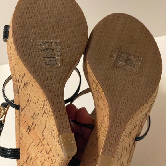 Michael Kors Patent Leather Wedge Sandals new conditions - Picture 5 of 15